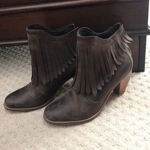 J shoes 👢 brown fringe boots
